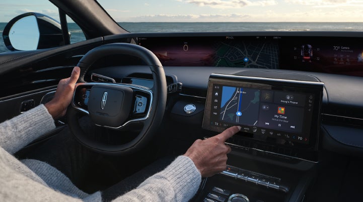 The driver of a 2024 Lincoln Nautilus® SUV interacts with the new Lincoln Digital Experience. | Gettel Lincoln in Punta Gorda FL