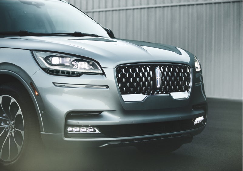The available adaptive pixel LED headlamps of the 2023 Lincoln Aviator® SUV activated | Gettel Lincoln in Punta Gorda FL