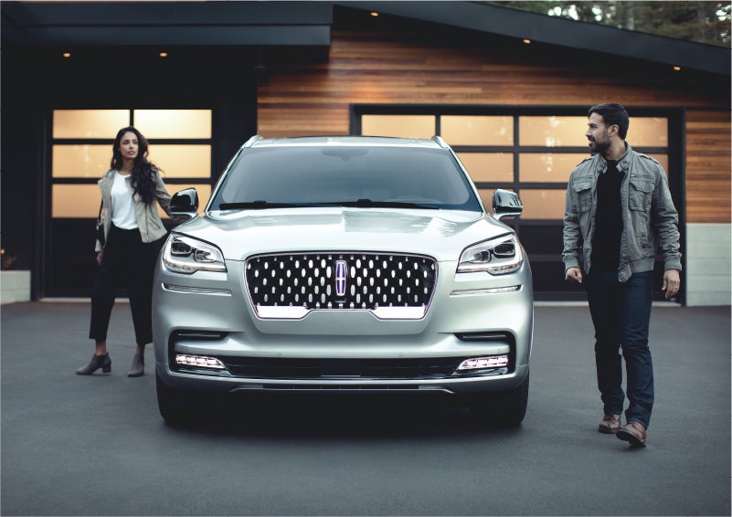 The sparkling grille of the 2023 Lincoln Aviator® Grand Touring model | Gettel Lincoln in Punta Gorda FL
